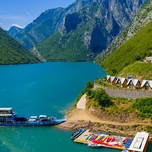 Vila 5 Stinet, Koman